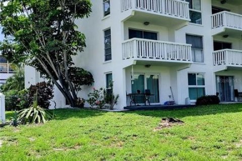 Copropriété à louer à Belleair Bluffs, Floride: 1 chambre, 64.1 m2 № 2385974 - photo 3