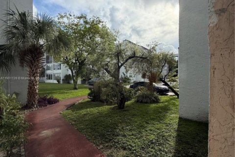 Condo in Lauderdale Lakes, Florida, 2 bedrooms  № 1953415 - photo 3