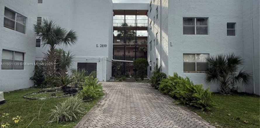 Condo in Lauderdale Lakes, Florida, 2 bedrooms  № 1953415