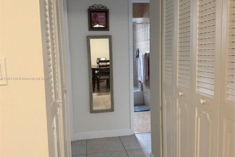 Condo in Lauderdale Lakes, Florida, 2 bedrooms  № 1953415 - photo 18