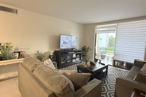 Condo in Lauderdale Lakes, Florida, 2 bedrooms  № 1953415 - photo 11