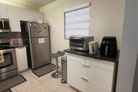 Condo in Lauderdale Lakes, Florida, 2 bedrooms  № 1953415 - photo 6
