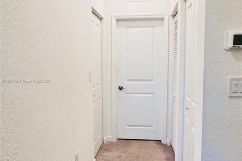 Townhouse in Miami, Florida 3 bedrooms, 122.63 sq.m. № 1739799 - photo 11