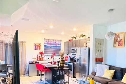Townhouse in Miami, Florida 3 bedrooms, 122.63 sq.m. № 1739799 - photo 2