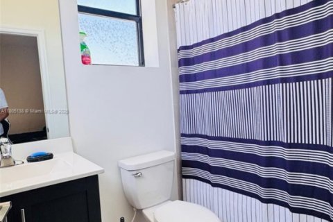 Townhouse in Miami, Florida 3 bedrooms, 122.63 sq.m. № 1739799 - photo 13