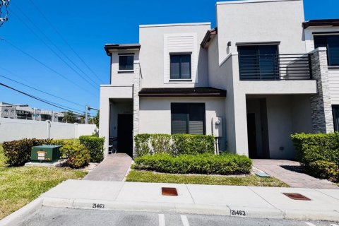 Townhouse in Miami, Florida 3 bedrooms, 122.63 sq.m. № 1739799 - photo 1