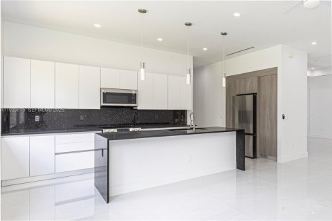 Купить виллу или дом в Нейплс, Флорида 4 спальни, 232.26м2, № 1989259 - фото 9