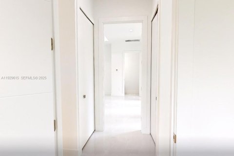 Купить виллу или дом в Нейплс, Флорида 4 спальни, 232.26м2, № 1989259 - фото 11