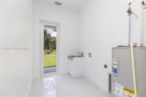 Купить виллу или дом в Нейплс, Флорида 4 спальни, 232.26м2, № 1989259 - фото 27