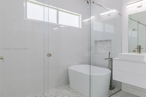 Купить виллу или дом в Нейплс, Флорида 4 спальни, 232.26м2, № 1989259 - фото 15