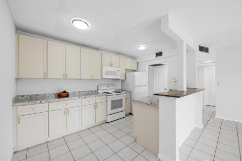 Copropriété à vendre à Tamarac, Floride: 1 chambre, 63.17 m2 № 2182216 - photo 4
