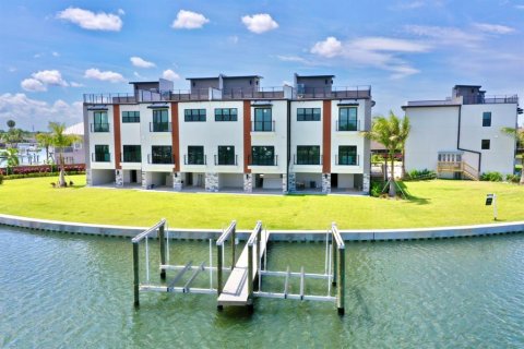 Touwnhouse à louer à Apollo Beach, Floride: 4 chambres, 222.59 m2 № 1757737 - photo 1