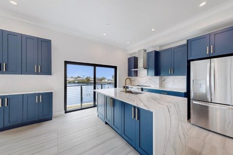 Touwnhouse à louer à Apollo Beach, Floride: 4 chambres, 222.59 m2 № 1757737 - photo 4