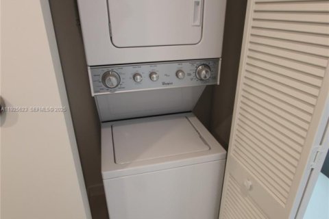 Copropriété à vendre à Doral, Floride: 1 chambre, 67.45 m2 № 2042299 - photo 13