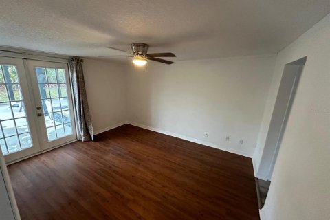 House in Oviedo, Florida 6 bedrooms, 249.91 sq.m. № 2217473 - photo 27