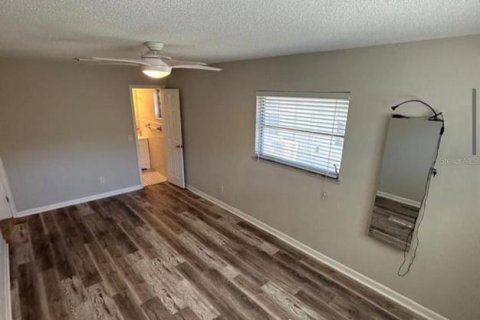 House in Oviedo, Florida 6 bedrooms, 249.91 sq.m. № 2217473 - photo 13