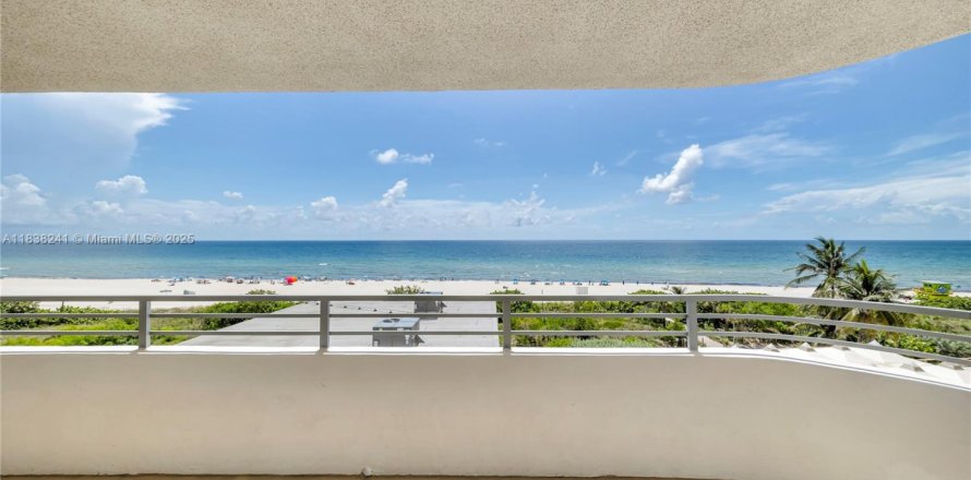 Кондоминиум с 2 спальнями в Майами-Бич, Флорида № 1958592