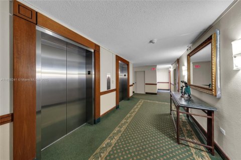 Снять в аренду кондоминиум в Майами-Бич, Флорида 2 спальни, 120.87м2, № 1958592 - фото 12