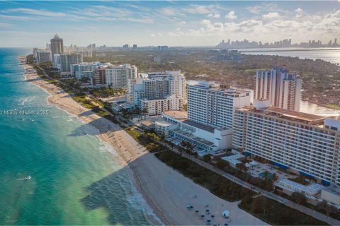 Снять в аренду кондоминиум в Майами-Бич, Флорида 2 спальни, 120.87м2, № 1958592 - фото 20