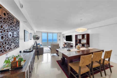 Снять в аренду кондоминиум в Майами-Бич, Флорида 2 спальни, 120.87м2, № 1958592 - фото 4