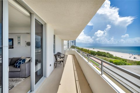 Снять в аренду кондоминиум в Майами-Бич, Флорида 2 спальни, 120.87м2, № 1958592 - фото 2