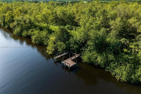 Commercial property in LaBelle, Florida № 1935080 - photo 14