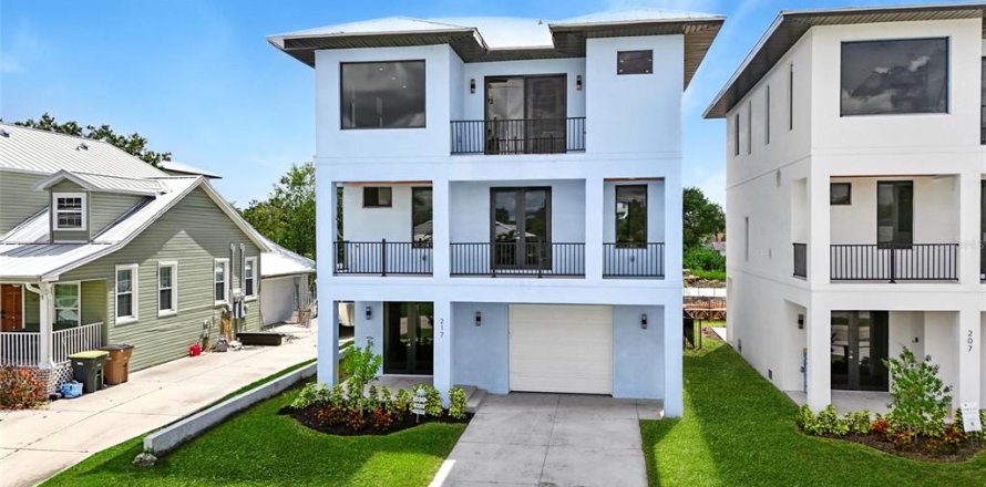 House in Punta Gorda, Florida 3 bedrooms, 215.16 sq.m. № 1917249