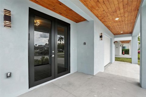 Villa ou maison à vendre à Punta Gorda, Floride: 3 chambres, 215.16 m2 № 1917249 - photo 4