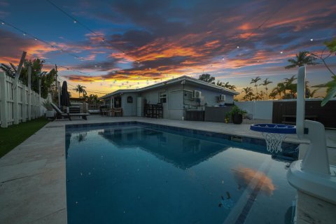 House in Wilton Manors, Florida 3 bedrooms, 125.98 sq.m. № 2192969 - photo 10