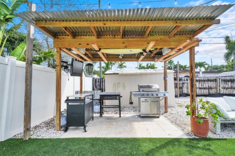House in Wilton Manors, Florida 3 bedrooms, 125.98 sq.m. № 2192969 - photo 22