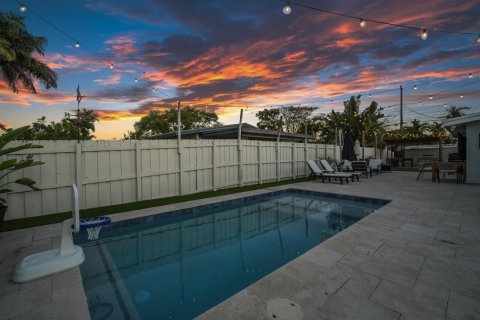 House in Wilton Manors, Florida 3 bedrooms, 125.98 sq.m. № 2192969 - photo 7