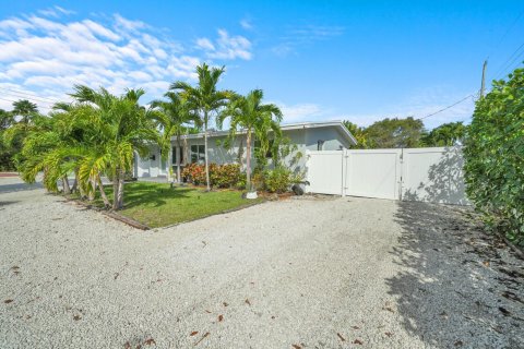 House in Wilton Manors, Florida 3 bedrooms, 125.98 sq.m. № 2192969