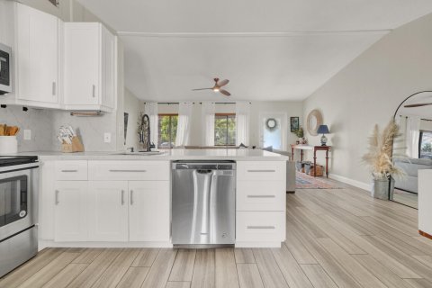 House in Wilton Manors, Florida 3 bedrooms, 125.98 sq.m. № 2192969 - photo 27