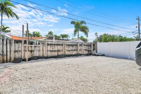 House in Wilton Manors, Florida 3 bedrooms, 125.98 sq.m. № 2192969 - photo 24