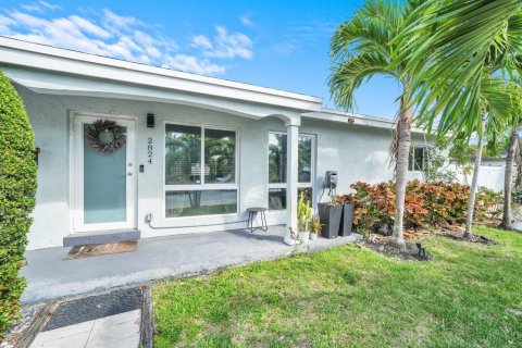 House in Wilton Manors, Florida 3 bedrooms, 125.98 sq.m. № 2192969 - photo 11