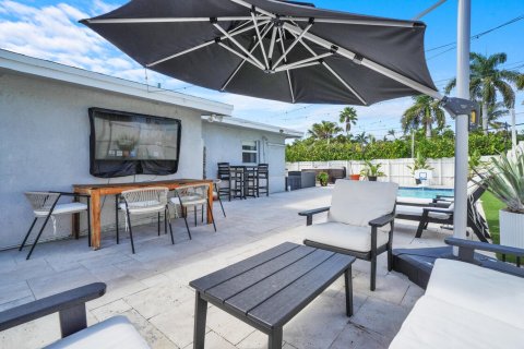 House in Wilton Manors, Florida 3 bedrooms, 125.98 sq.m. № 2192969 - photo 18