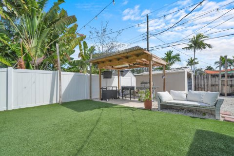 House in Wilton Manors, Florida 3 bedrooms, 125.98 sq.m. № 2192969 - photo 21
