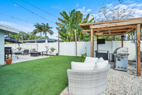 House in Wilton Manors, Florida 3 bedrooms, 125.98 sq.m. № 2192969 - photo 23