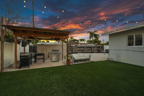 House in Wilton Manors, Florida 3 bedrooms, 125.98 sq.m. № 2192969 - photo 9