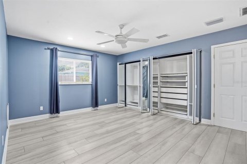 Villa ou maison à louer à Saint Petersburg, Floride: 4 chambres, 217.95 m2 № 2118022 - photo 23