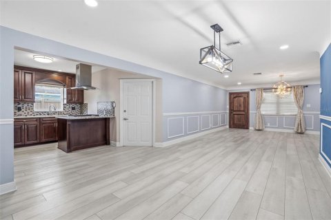 Villa ou maison à louer à Saint Petersburg, Floride: 4 chambres, 217.95 m2 № 2118022 - photo 8