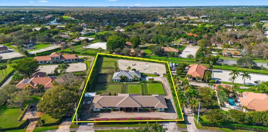 Villa ou maison à Wellington, Floride 4 chambres, 289.3 m2 № 2245405