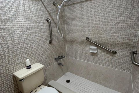 Condo in Miami, Florida, 2 bedrooms  № 1809381 - photo 23