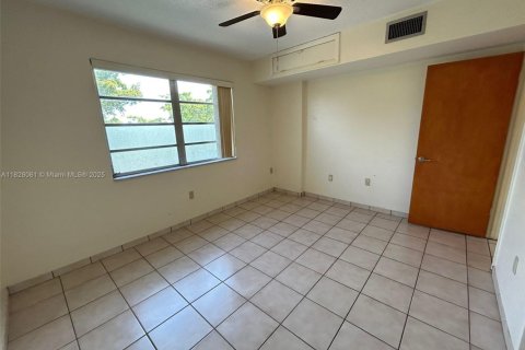 Condo in Miami, Florida, 2 bedrooms  № 1809381 - photo 27