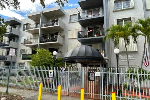 Condo in Miami, Florida, 2 bedrooms  № 1809381 - photo 3