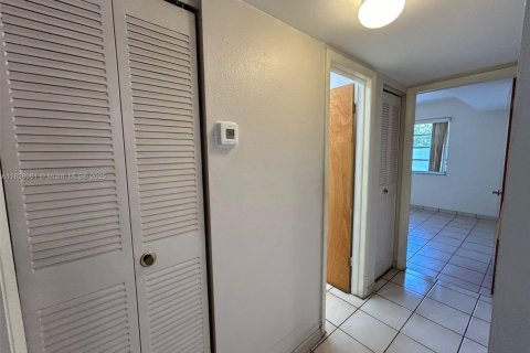 Condo in Miami, Florida, 2 bedrooms  № 1809381 - photo 20