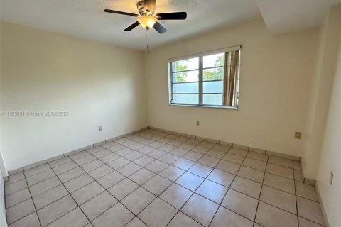 Condo in Miami, Florida, 2 bedrooms  № 1809381 - photo 26