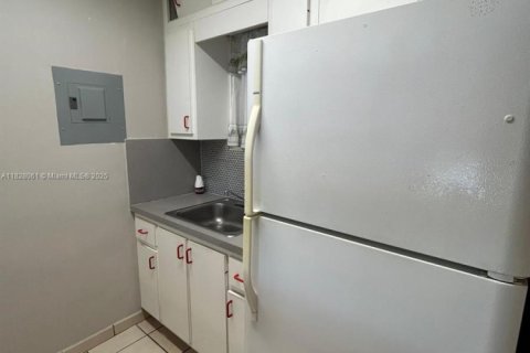 Condo in Miami, Florida, 2 bedrooms  № 1809381 - photo 8