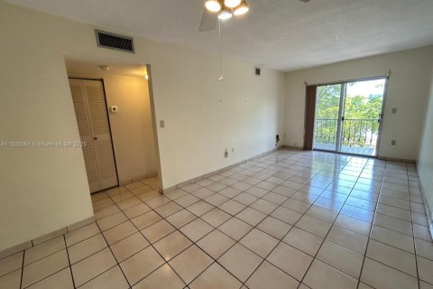 Condo in Miami, Florida, 2 bedrooms  № 1809381 - photo 10