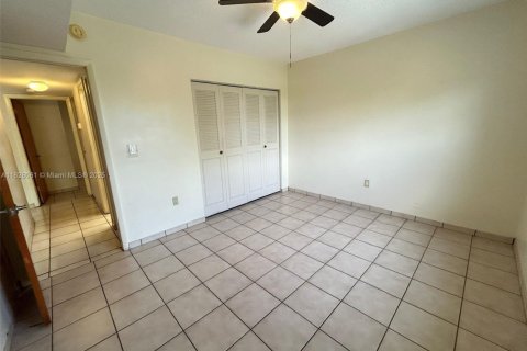 Condo in Miami, Florida, 2 bedrooms  № 1809381 - photo 25